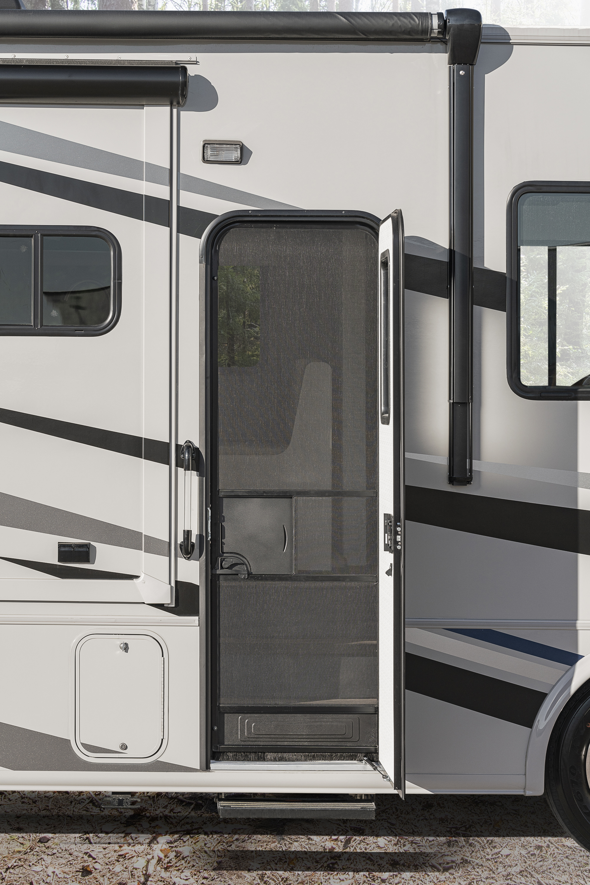 2026 Winnebago Voyage V3538BR photo 6
